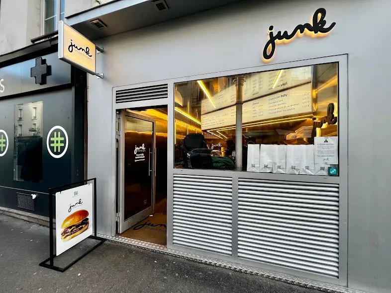 Junk Sèvres
